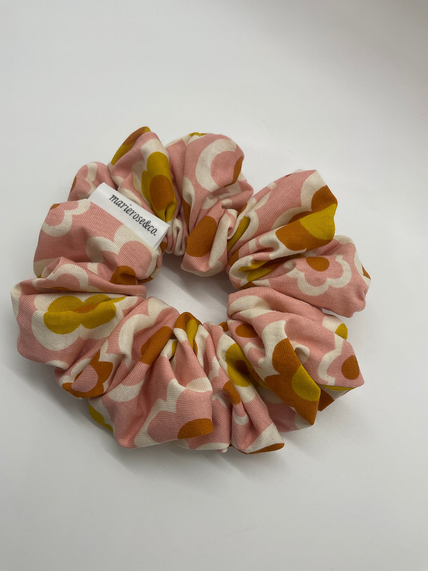 Retro daisy medium scrunchie