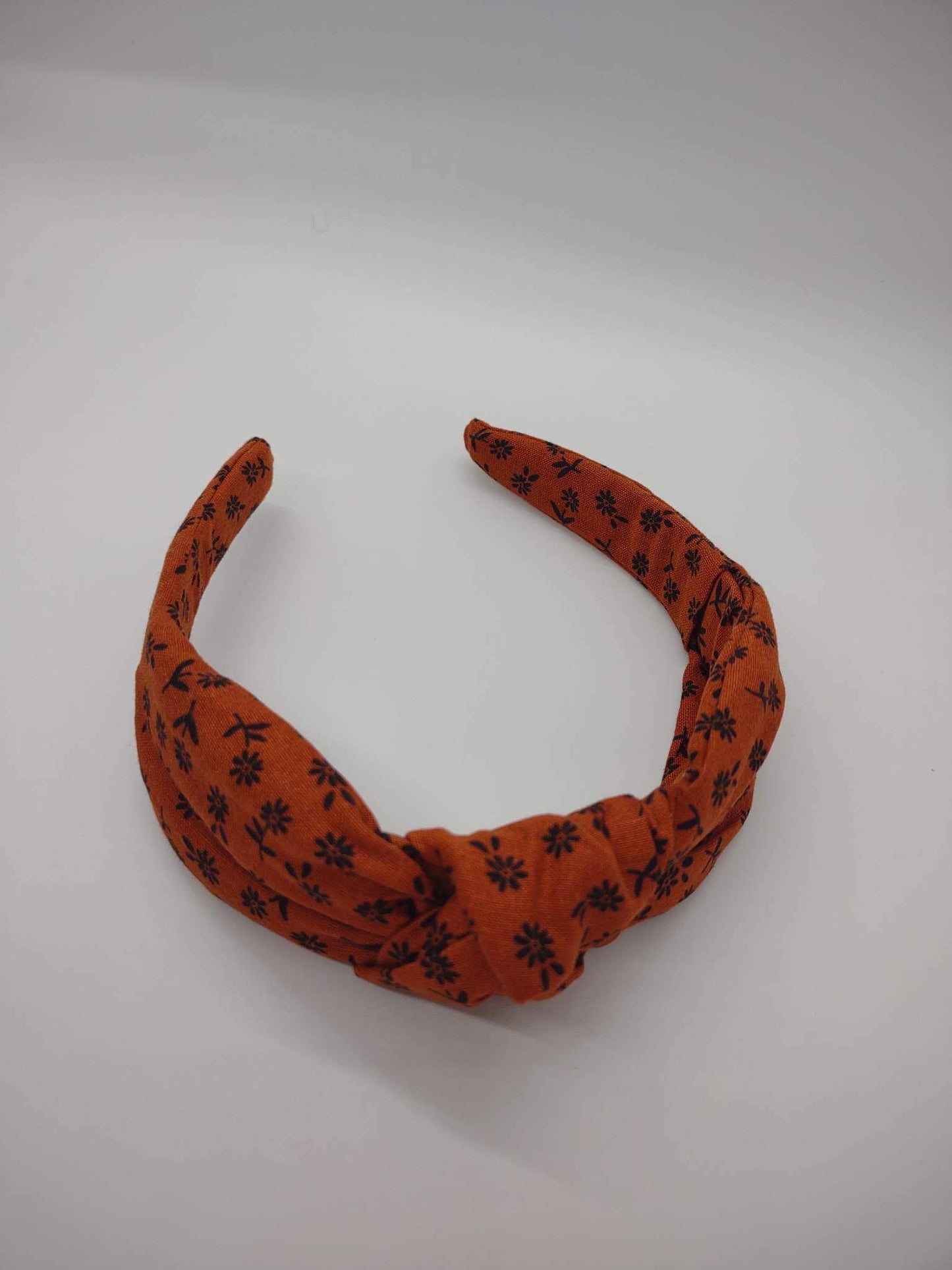 Rustic daisy knotted headband
